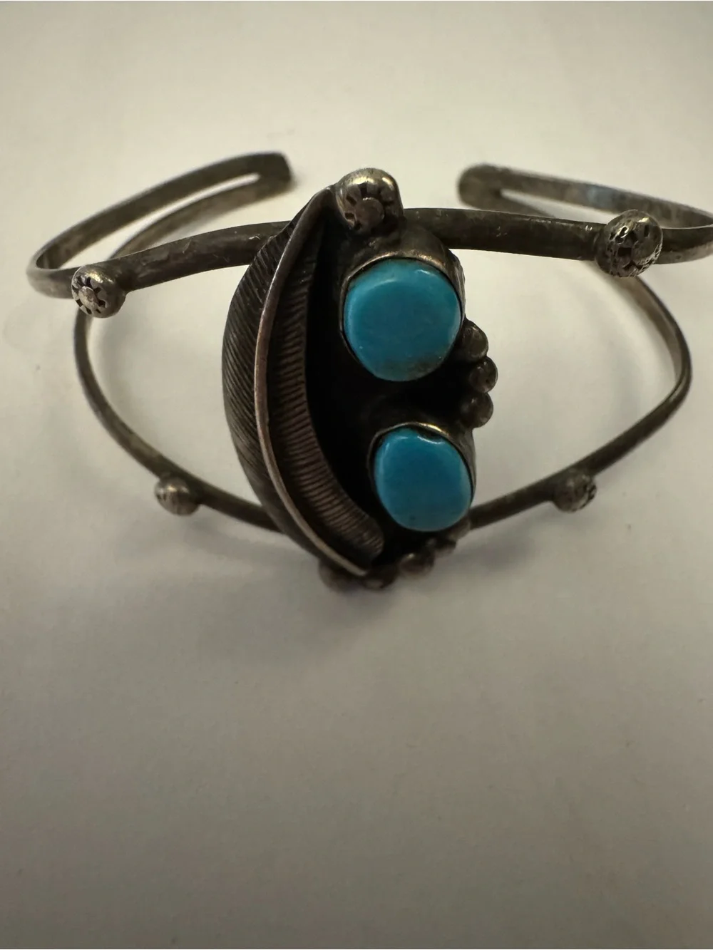 Vintage 1970s Navajo 925 Silver Turquoise Stones & Detailed Feather Motif 5.5”